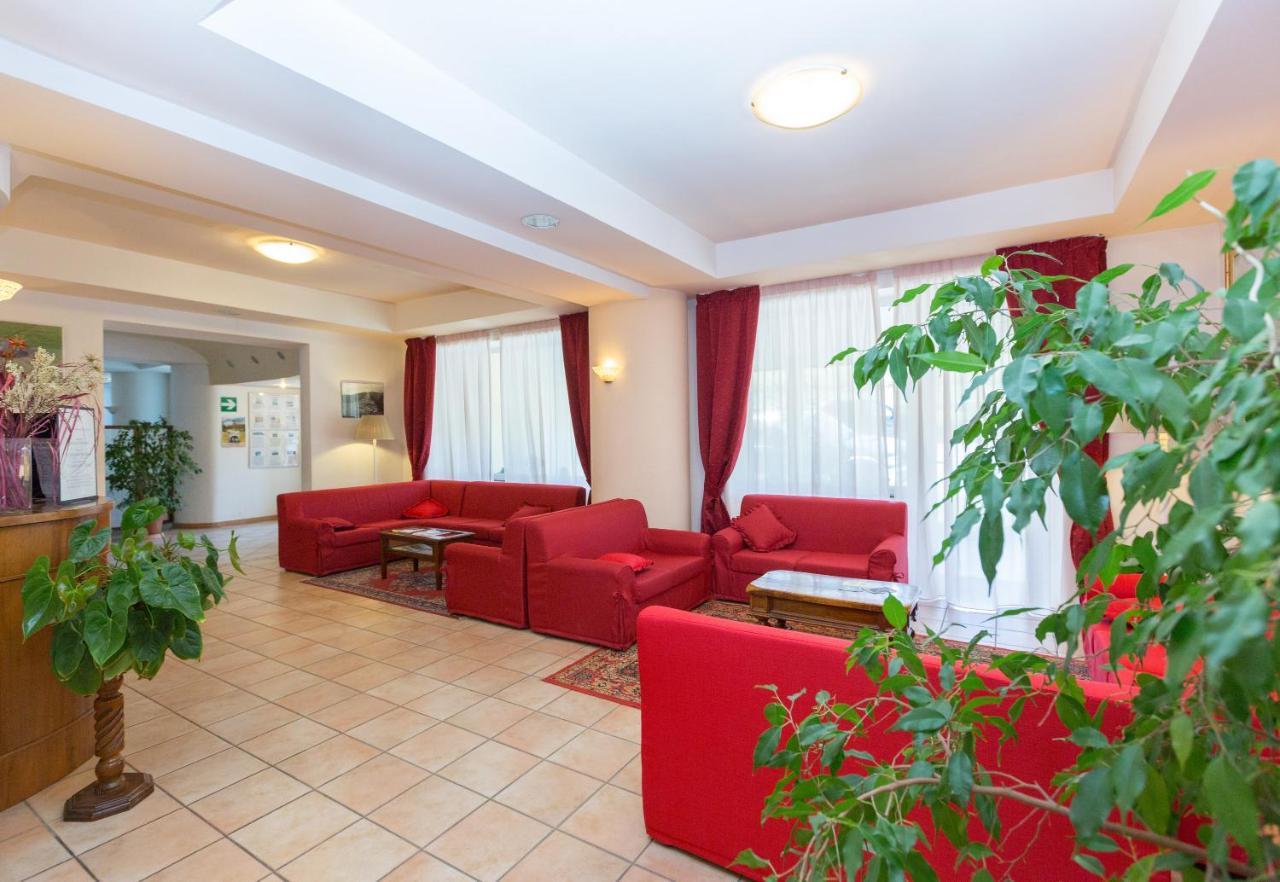 Hotel Gambrinus อับบาเดียซานซัลวาตอเร ภายนอก รูปภาพ