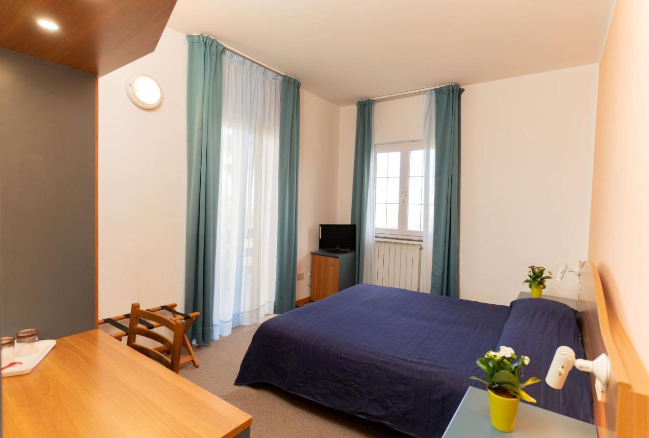 Hotel Gambrinus อับบาเดียซานซัลวาตอเร ภายนอก รูปภาพ