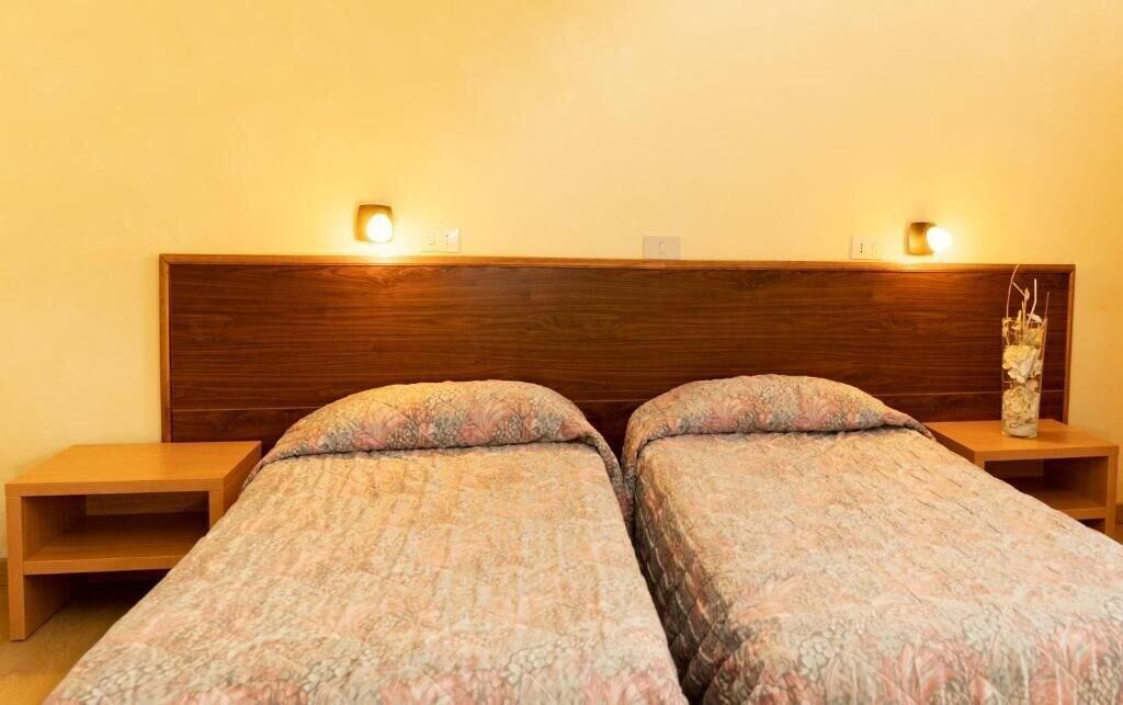 Hotel Gambrinus อับบาเดียซานซัลวาตอเร ภายนอก รูปภาพ