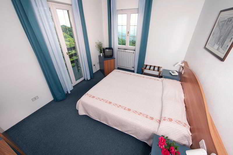 Hotel Gambrinus อับบาเดียซานซัลวาตอเร ภายนอก รูปภาพ