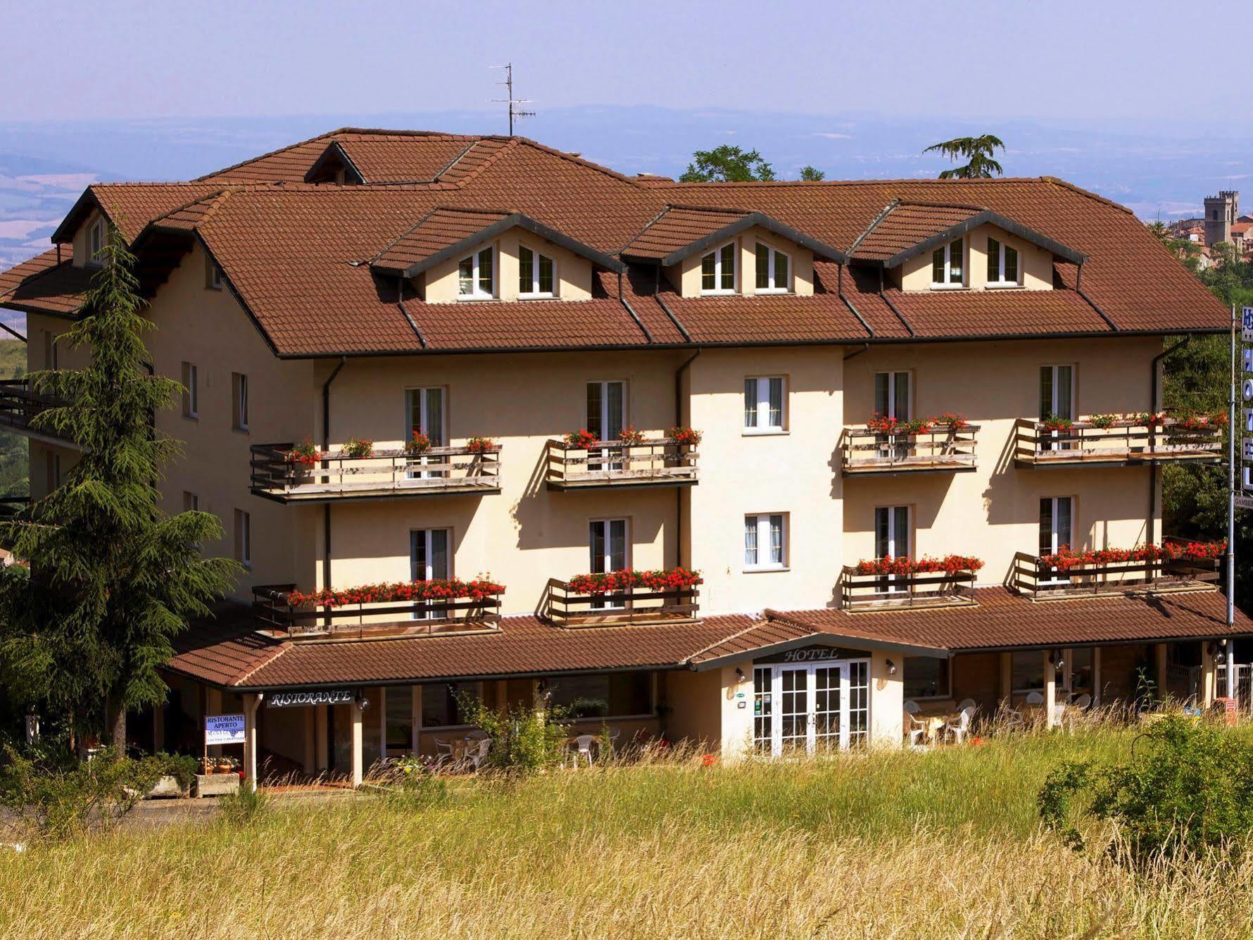 Hotel Gambrinus อับบาเดียซานซัลวาตอเร ภายนอก รูปภาพ