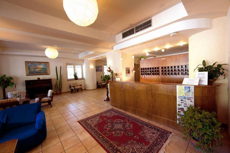 Hotel Gambrinus อับบาเดียซานซัลวาตอเร ภายนอก รูปภาพ