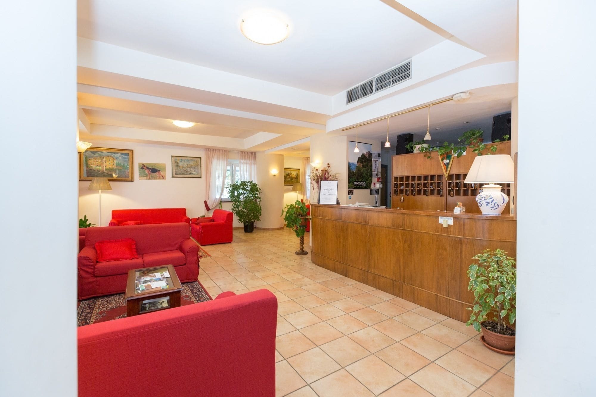 Hotel Gambrinus อับบาเดียซานซัลวาตอเร ภายนอก รูปภาพ